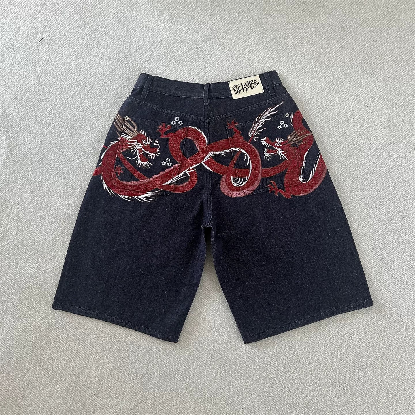 Protective Chinese dragon-patterned embroidered denim shorts