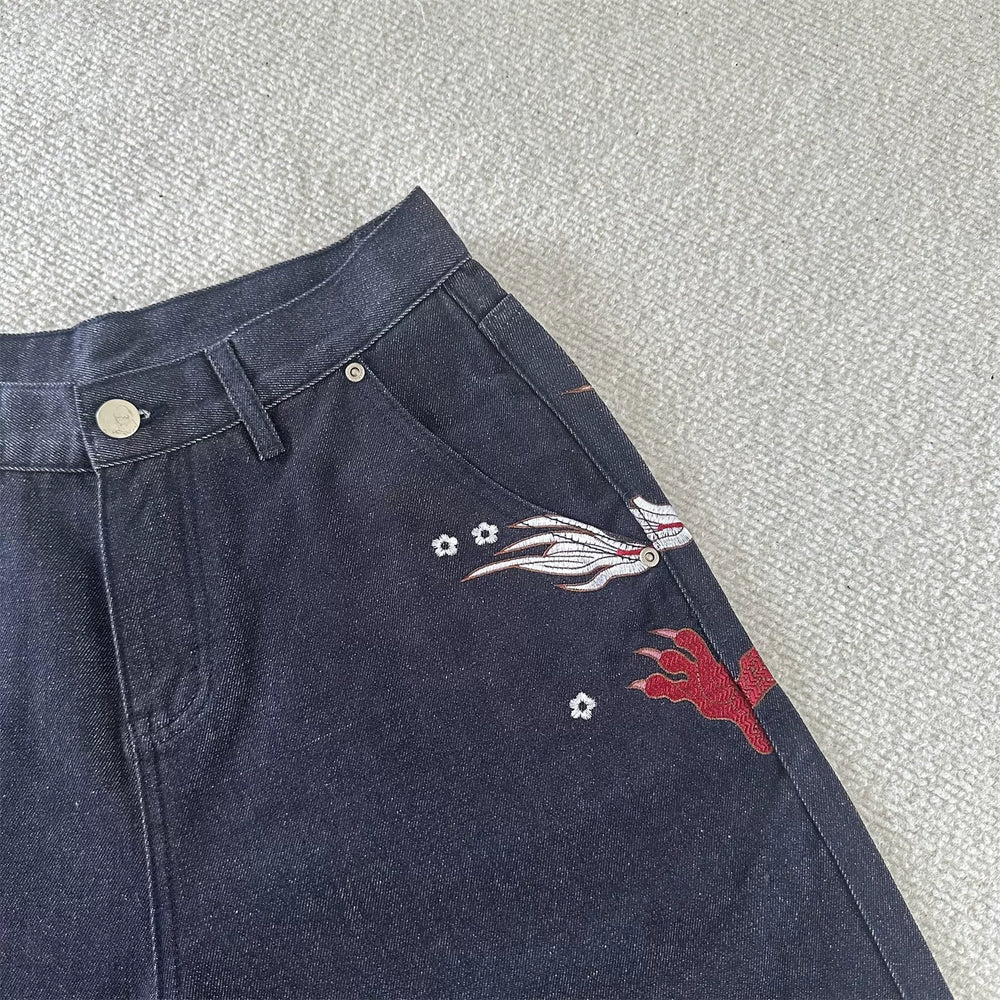 Protective Chinese dragon-patterned embroidered denim shorts